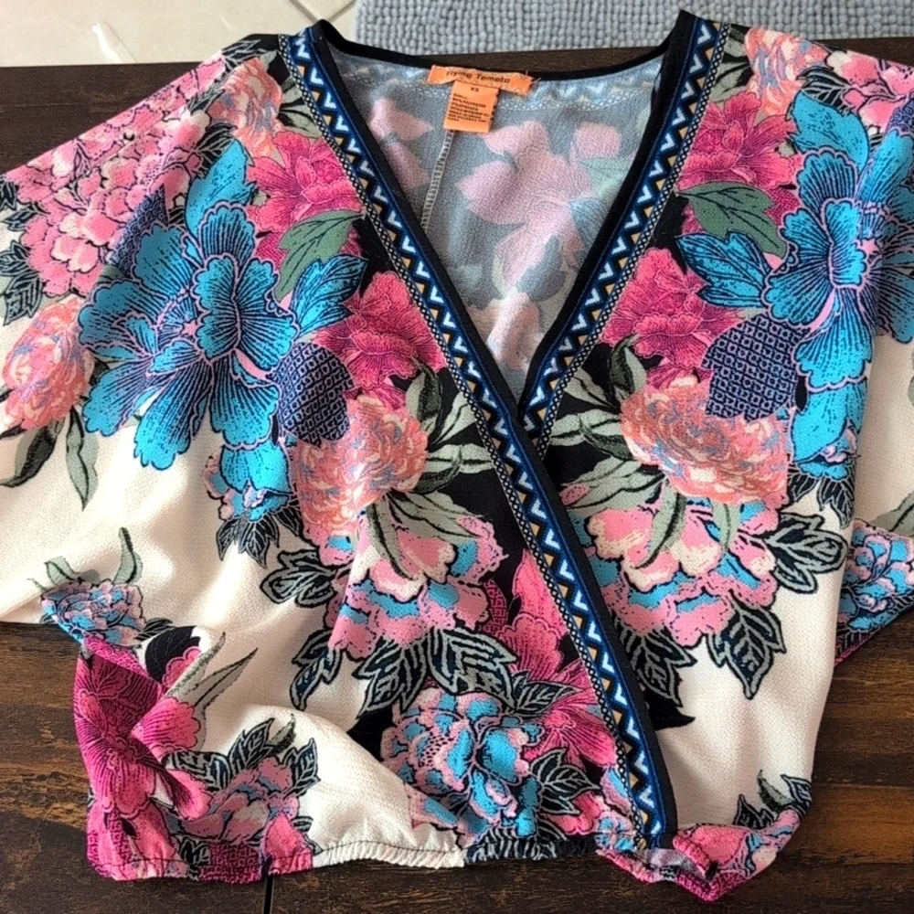 Flying Tomato kimono style blouse, size XS. Floral. - Picture 5 of 10